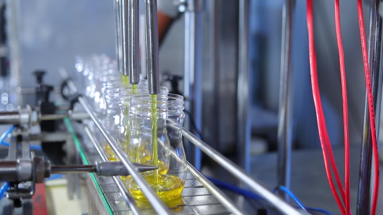 자연 주스 공장 내부, 컨베이어 벨트, 음료 공장, 산업 생산 라인