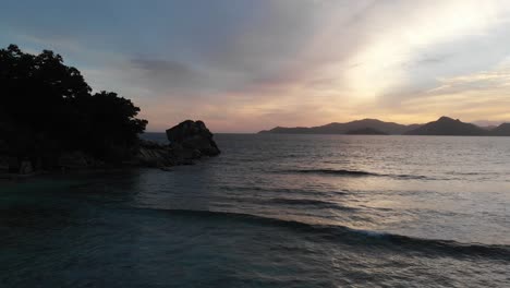 Schöner-Sonnenuntergang-Auf-La-Digue,-Einer-Insel-Der-Seychellen-4