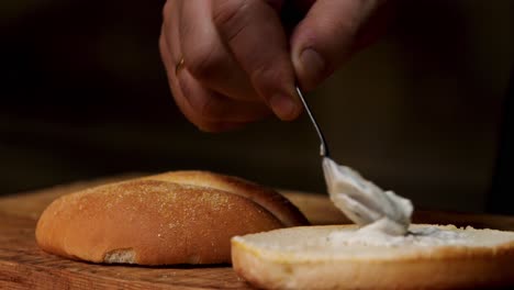 estoy preparando una hamburguesa.