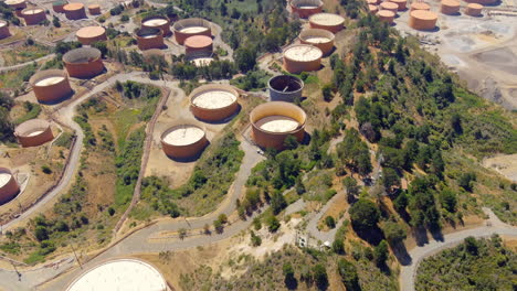 materiales de dutra y una refinería de petróleo tanques circulares