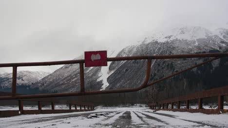 Tiro-Deslizante-En-El-Puente-Viejo-En-Alaska