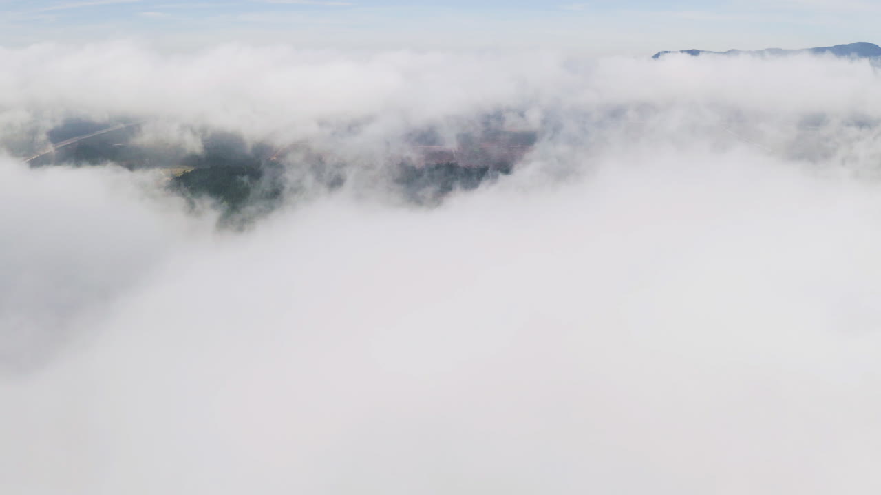 구름이 나와서 놀았습니다.