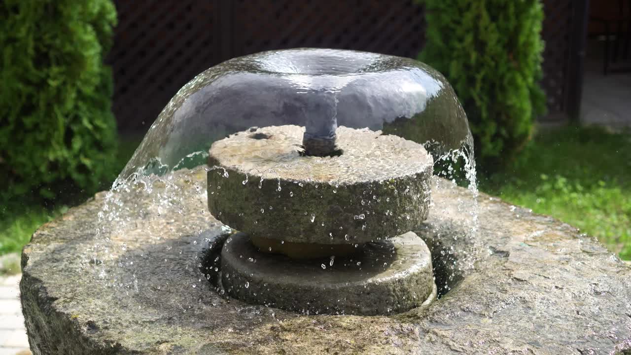 공원에서 바람에 콘크리트 분수