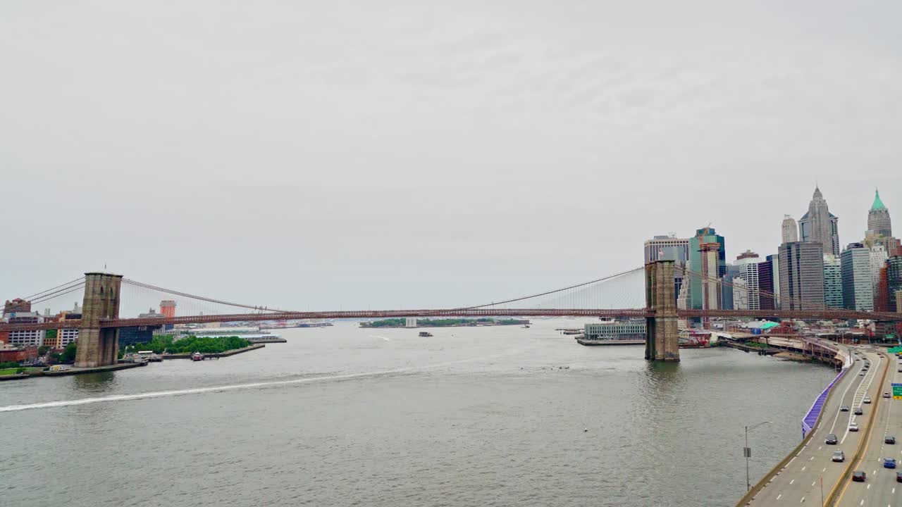 브루클린 브릿지와 함께 뉴욕 시내의 스카이라인