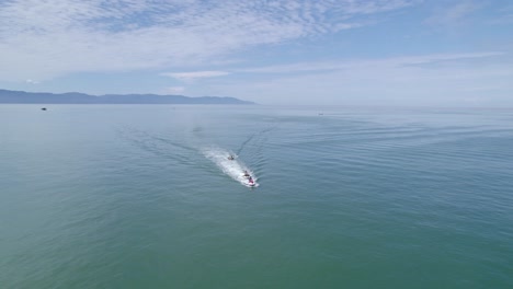 Menschen-Auf-Jetskis-Abgeschleppt