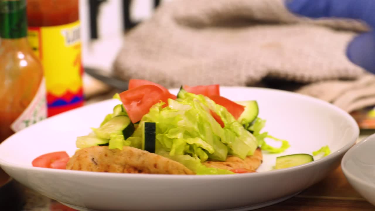 preparar un delicioso y saludable plato de verduras para un refrigerio saludable -cerrar