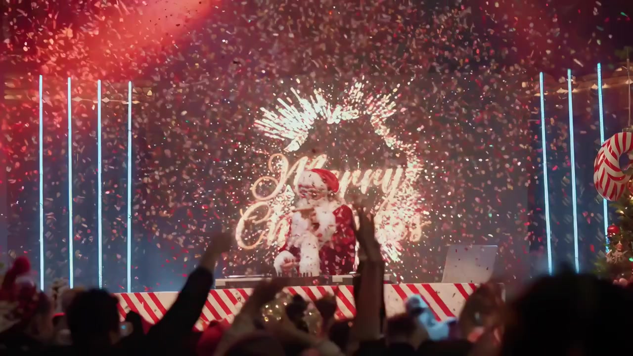Julemand DJ optræder til en julefest
