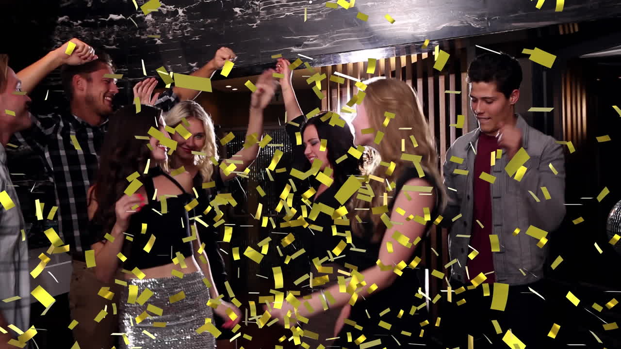 파티에서 춤추는 행복한 친구 그룹 위에 떨어지는 콘페티의 애니메이션