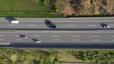 Vista-Aérea-De-La-Autopista-Drone-4k-Suiza