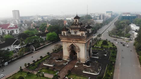 Drone-view-of-Patuxay-war-memorial-at-Ventianne-during-sunrise,-aerial