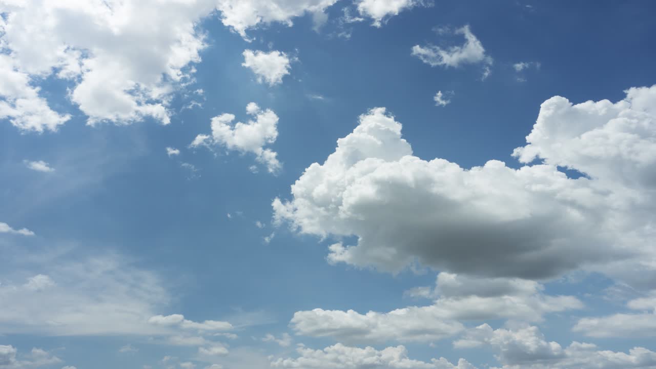 Time-lapse blue sky Rainy season clear the clouds move beautifully