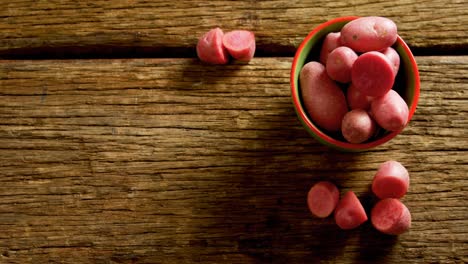 patatas dulces en una mesa de madera 4k
