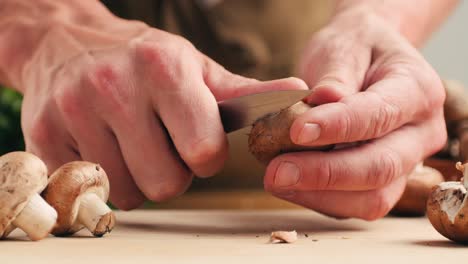 preparing brown mushrooms