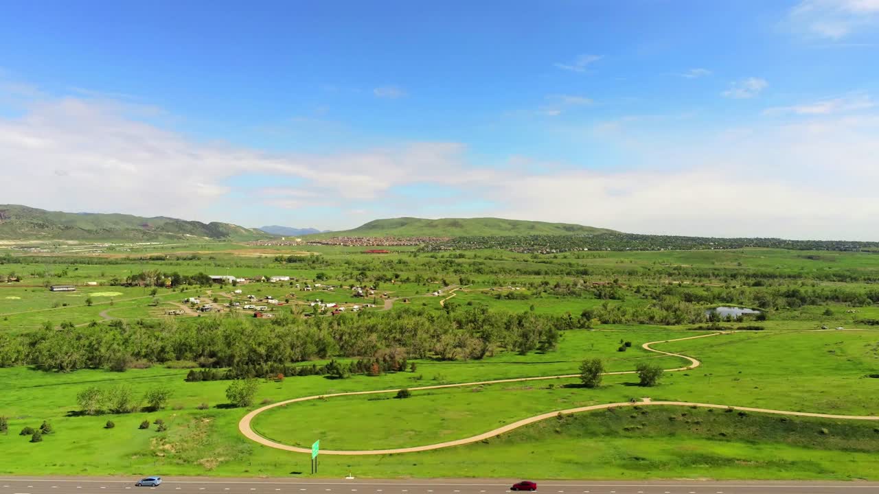 경치 좋은 모리슨 콜로라도에 있는 공원 위의 드론 팬