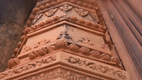 close up shot at pillar decoration pattern banteay samre