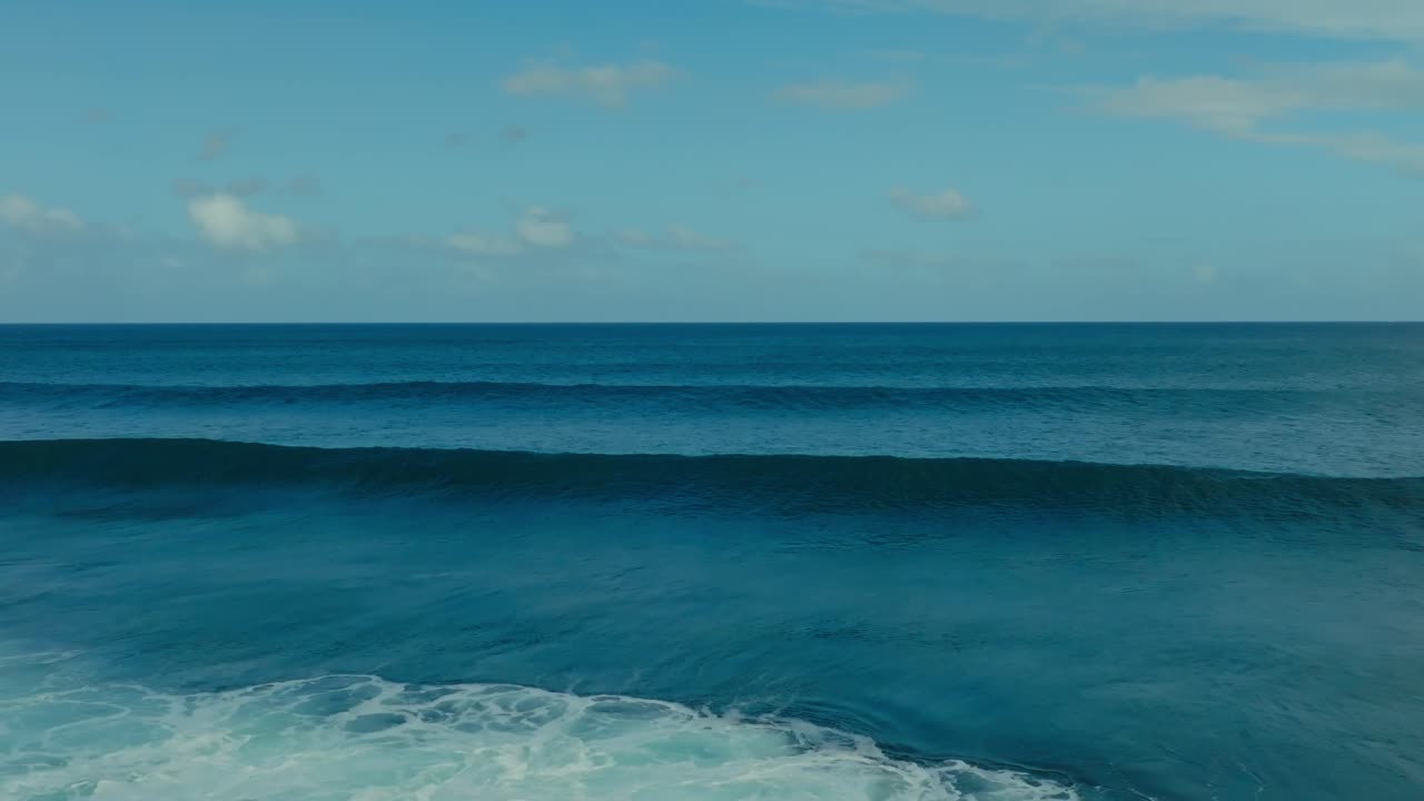 모리셔스의 한눈 암초에서 파도가 부러지는 앞쪽 느린 동작