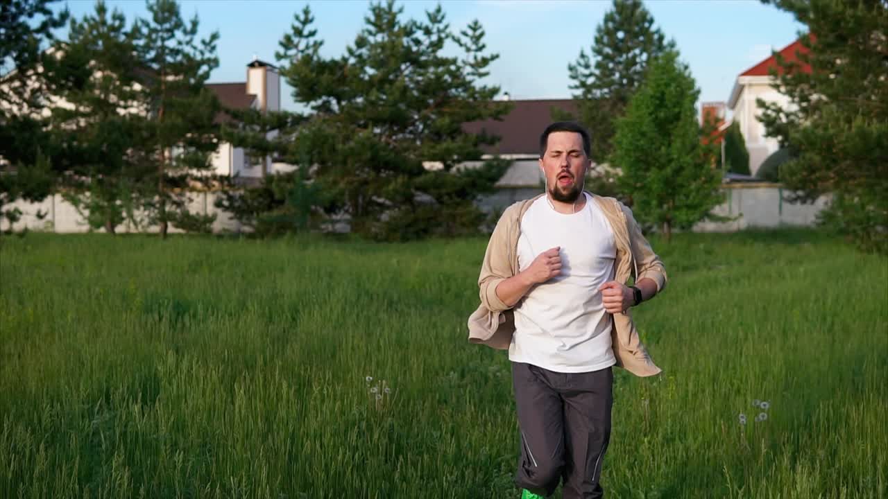 공원에서 달리는 남자