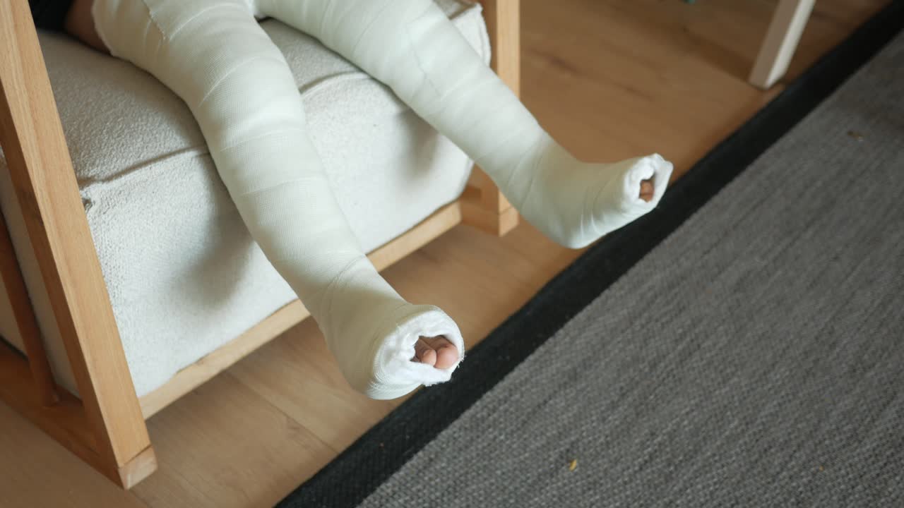 다리가 부러진 사람