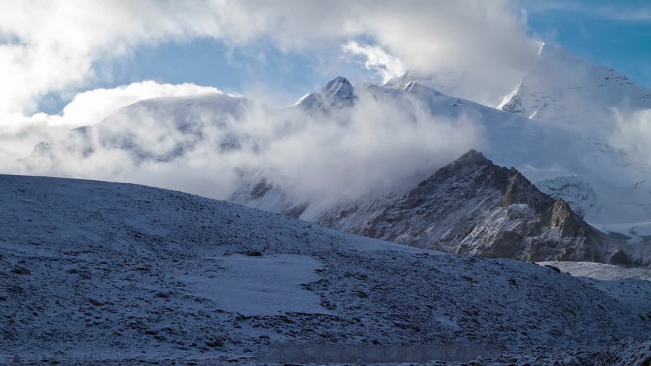 유목민 야영지에서 바라본 초오유
