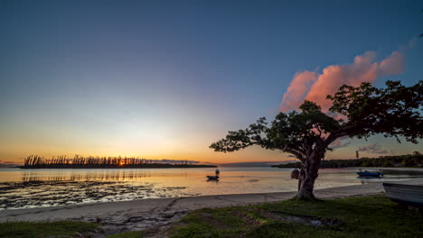 timelapse de la puesta del sol en la hermosa bahía secreta, isla de los pinos