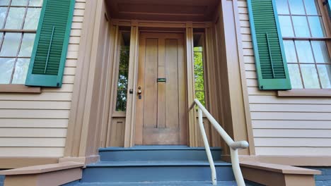 abraham lincoln panning shot of his front door