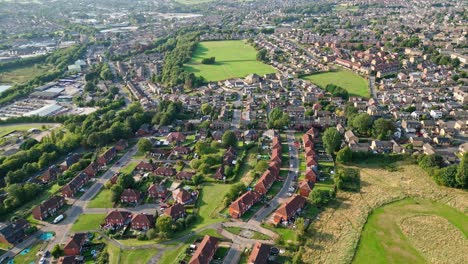 Dewsbury-Moore-Council-Estate-En-El-Oeste-De-Yorkshire,-El-área-Estaba-En-El-Centro-De-Los-Medios-Nacionales-Y-La-Atención-Pública-A-Principios-De-2008,-Cuando-Shannon-Matthews,-De-Nueve-Años,-Desapareció