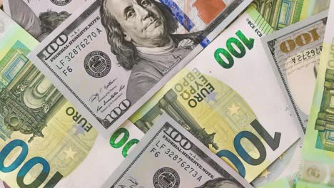 Dollar--Und-Euro-Banknoten-Rotieren