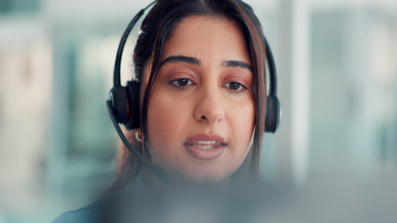 Forretningskvinne som jobber i et call center