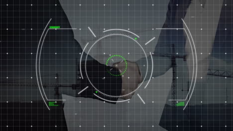 animación de círculos sobre puntos y patrón de cuadrícula contra la sección media de los empresarios que estrechan la mano