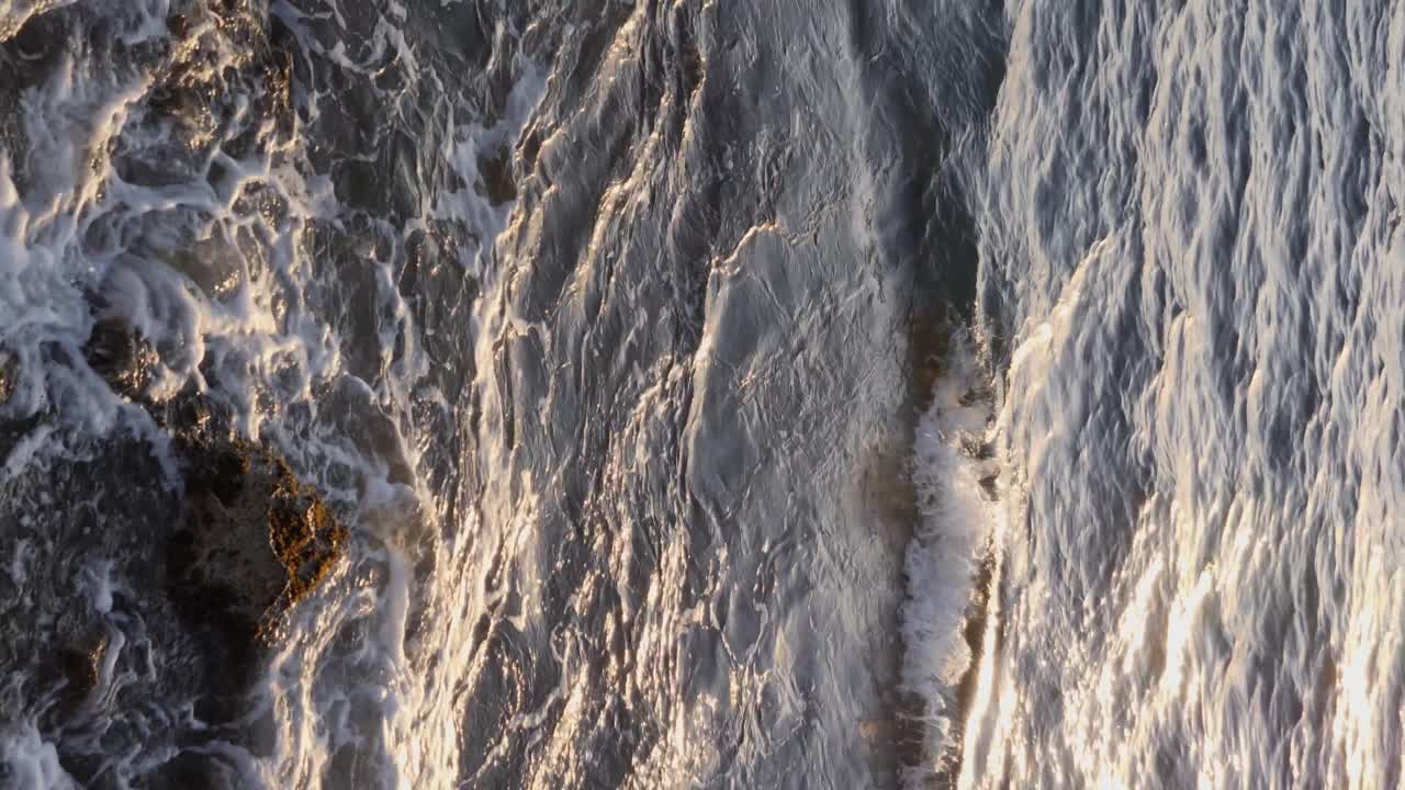 las olas de marea fuertes de la lata pastilla mallorca ballerman vertical