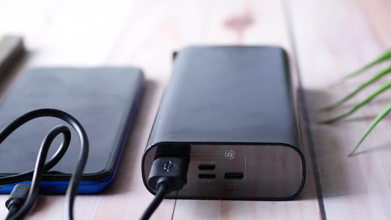 Charging a phone with a power bank
