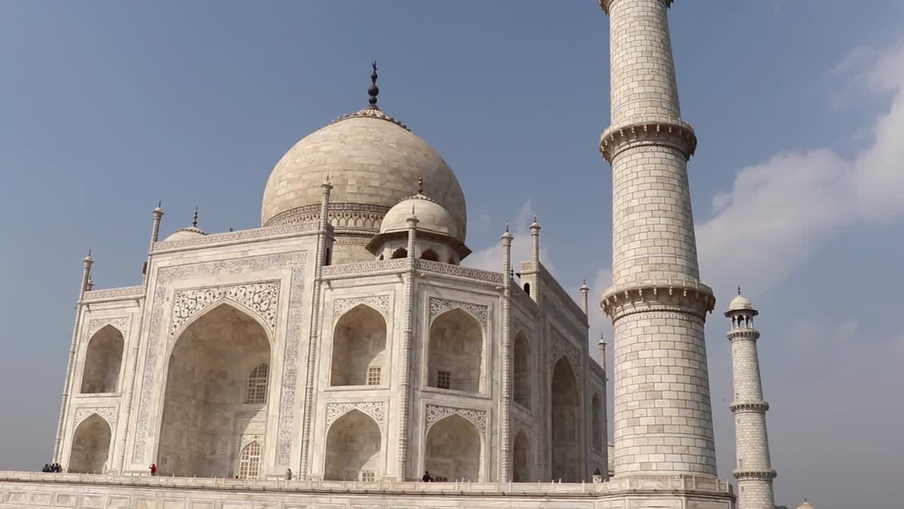 tajmahal, una de las siete maravillas del mundo y patrimonio de la unesco, se toma un video en agra, uttar pradesh, india, el 2 de abril de 2019