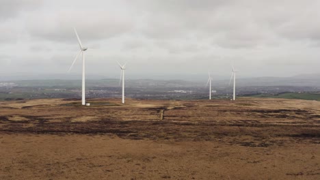 Luftaufnahmen-Von-Windkraftanlagen-Auf-Einem-Feld