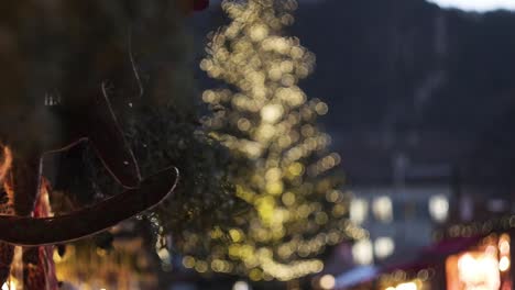 árbol-De-Navidad-En-Un-Mercado-De-Navidad-Bokeh