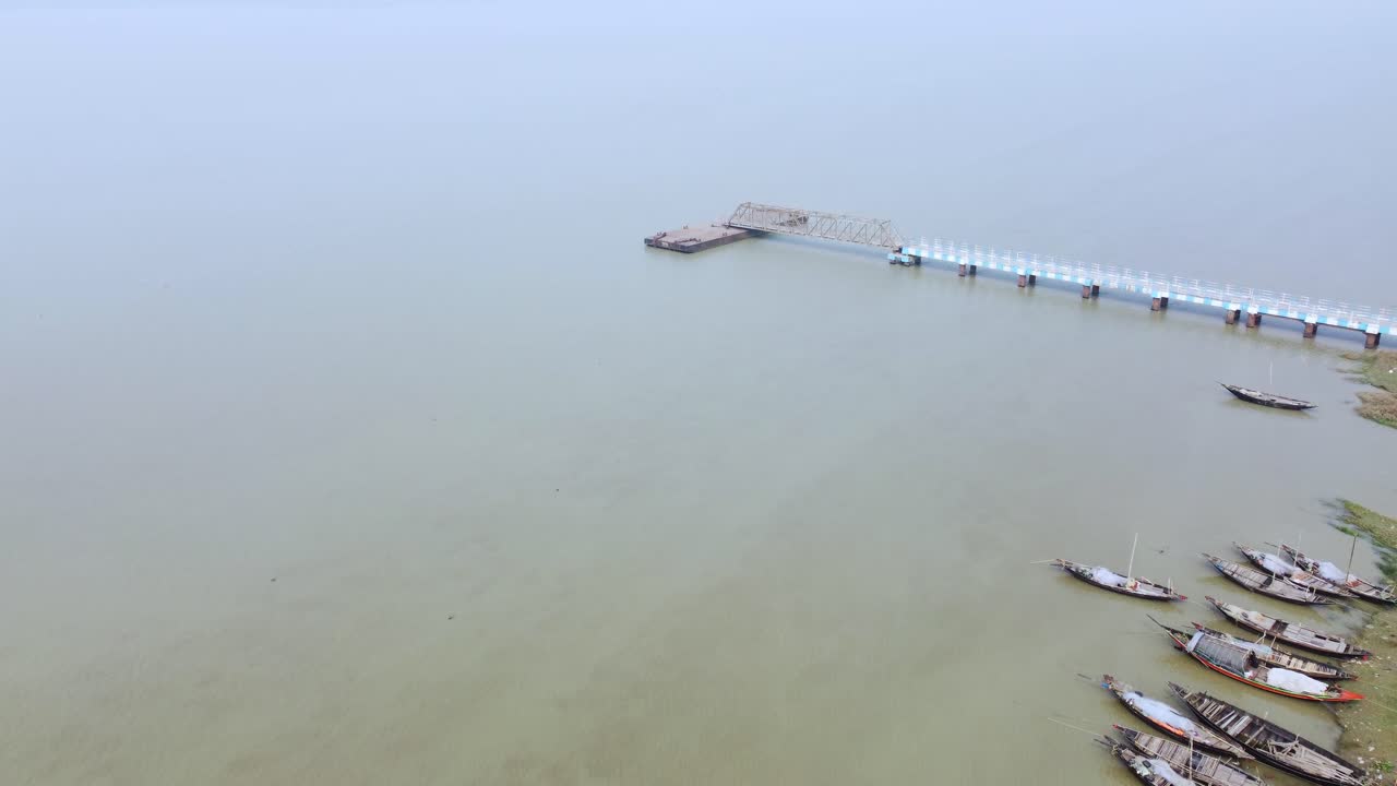 lanzar ghat en el río ganges en bengala occidental