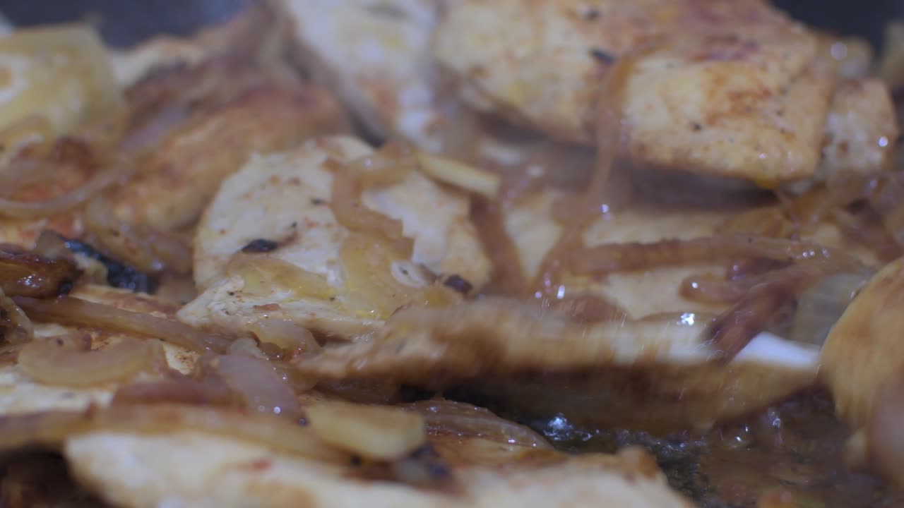 Friggere Pollo con Cipolle.