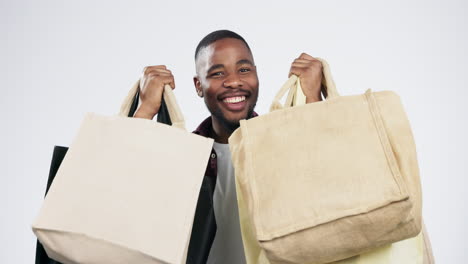 Hombre,-Estudio-Y-Bolsas-De-Compras-Ecológicas.