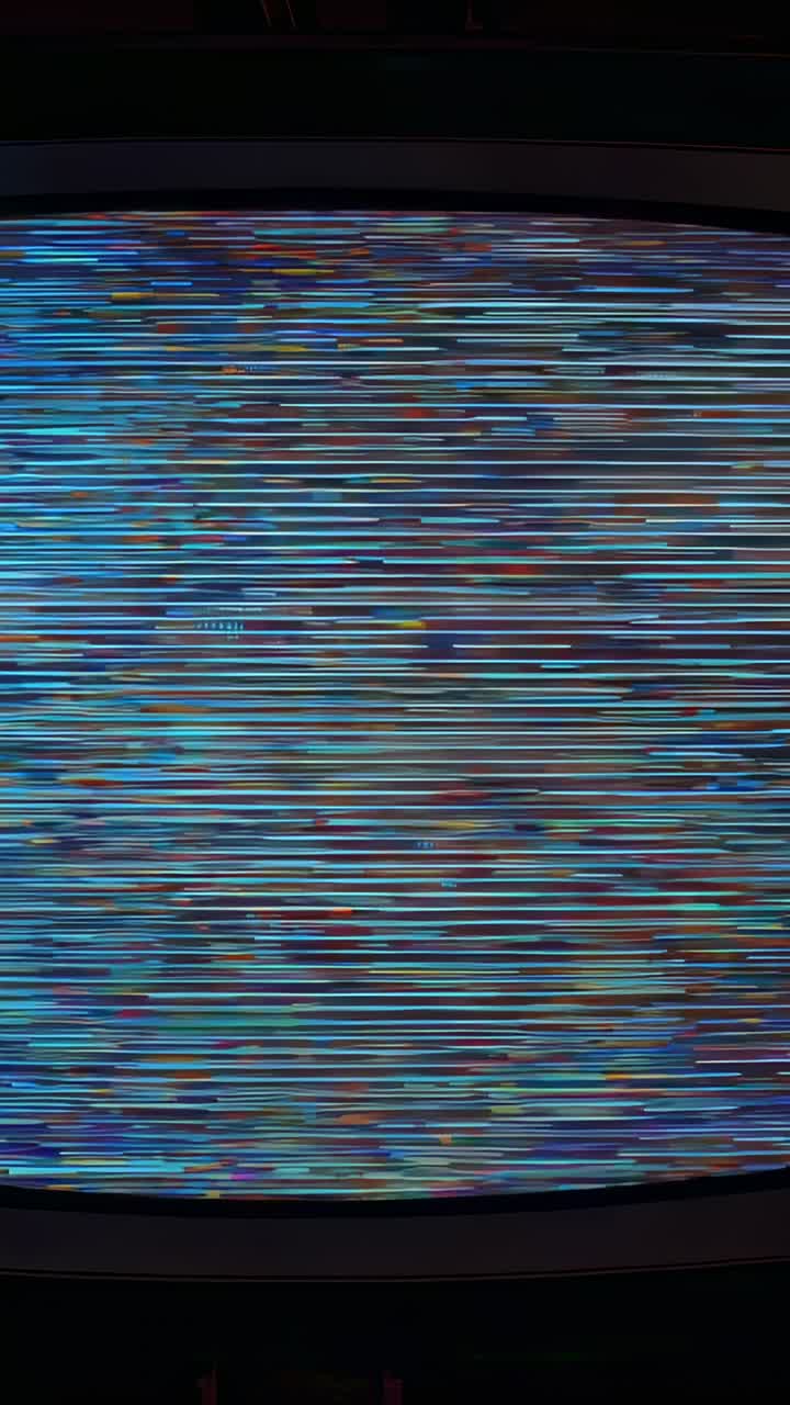 Vertical video: Playing curved screen closeup showing shifting ring, scanlines and rising red band
