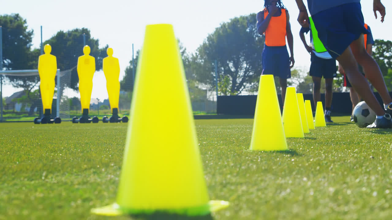 축구를 연습하는 선수들 4k