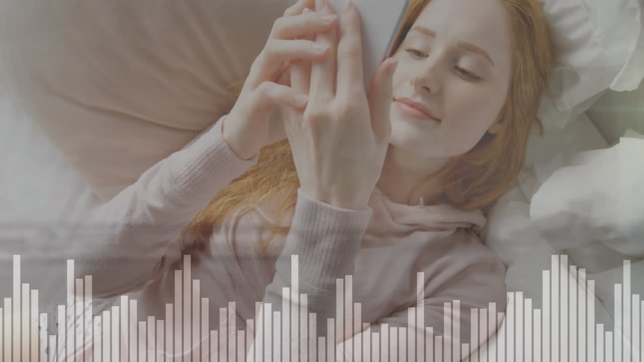 анимация движущихся колонн над кавказской бизнесменкой с помощью смартфона