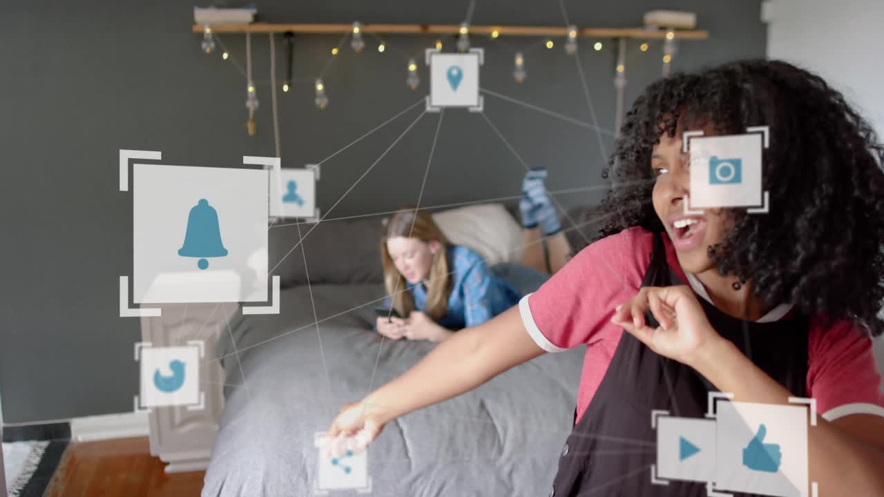 animación de texto e iconos de redes sociales sobre diversas novias bailando y usando teléfonos inteligentes