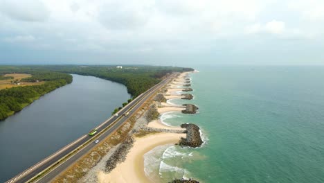 carretera costera y río en kerala, india