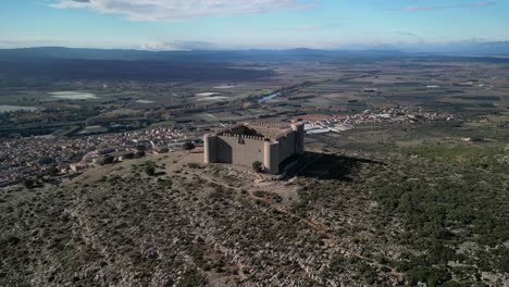 Die-Burg-Montgrí-Liegt-In-Der-Region-Torroella-De-Montgrí-Im-Baix-Empordà-An-Der-Costa-Brava-In-Der-Provinz-Girona