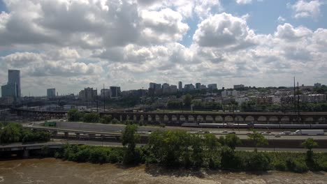 Esta-Es-Una-Grabación-De-Un-Dron-Del-Tráfico-En-La-Ciudad-De-Filadelfia