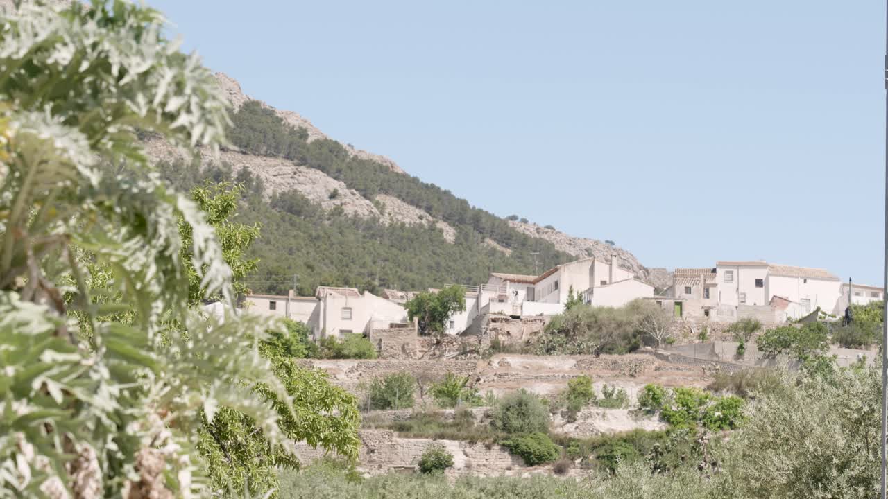 Villaggio Andaluso Circondato dalle Montagne
