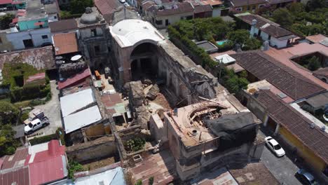 ruinas del convento de santa catalina en el centro de antigua, calle guatemala