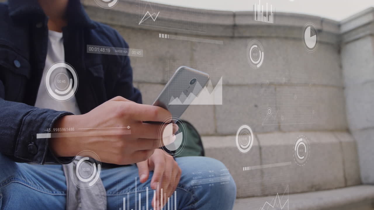 animación de múltiples gráficos y barras de carga sobre vista de ángulo bajo de hombre biracial usando teléfono celular.