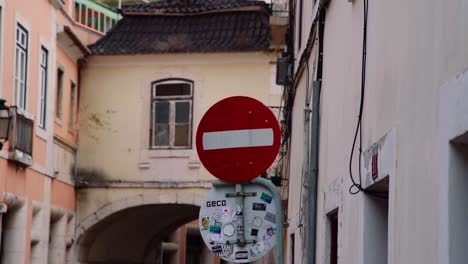 portuguese traffic sign - opposite direction