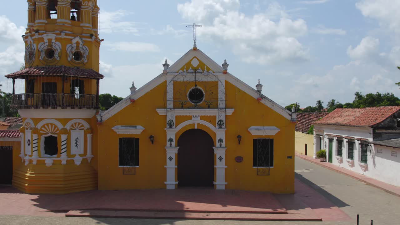 The Santa Bárbara Church stands as one of Mompox’s most iconic landmarks, a masterpiece of colonial architecture that captures both the spirit and history of this enchanting town. Pitch forward.