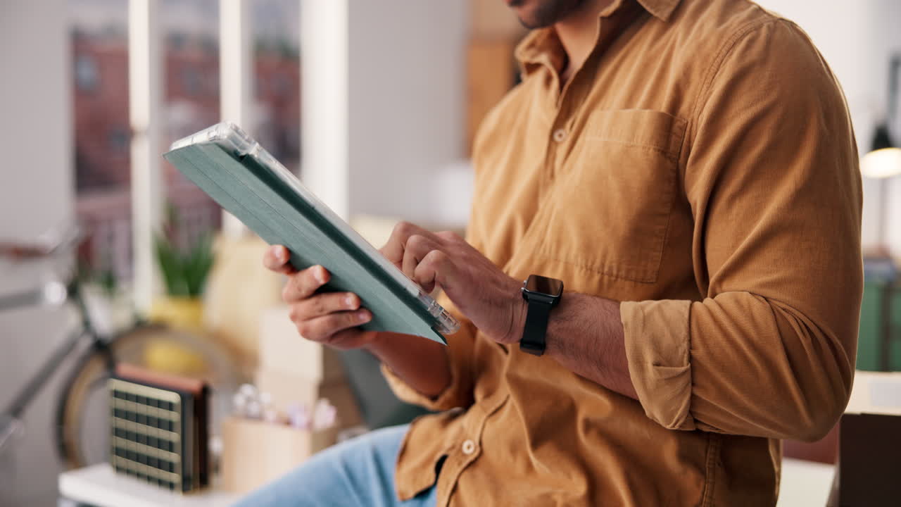 Man using tablet